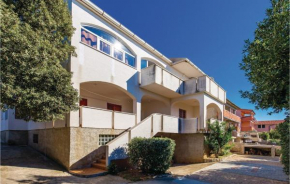 Lovely Apartment In Mandre With Wifi